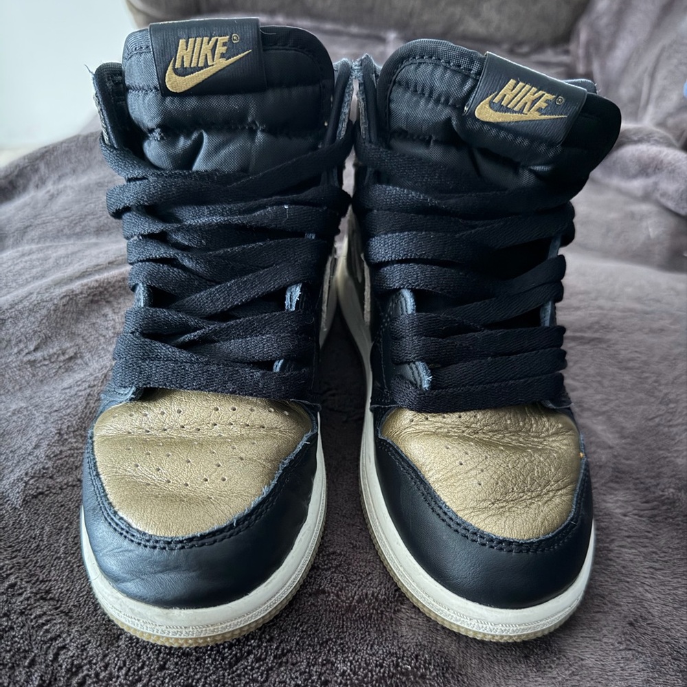 Nike Jordan 1 Retro High OG PS Boys Size 2Y Black/Gold - Picture 8 of 12